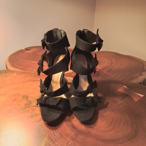 Schatz Black Suede Miranda Bow Heels - 7.5B - Picture 11 of 15